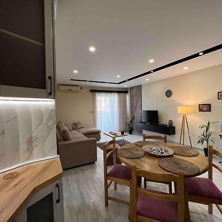 Great Apartament Near Lake & Blloku Area 地拉那 外观 照片