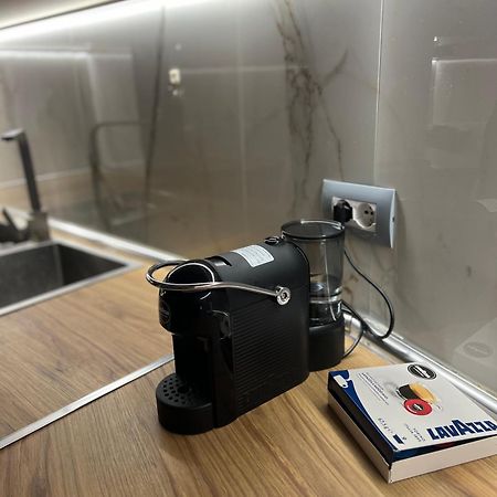 Great Apartament Near Lake & Blloku Area 地拉那 外观 照片