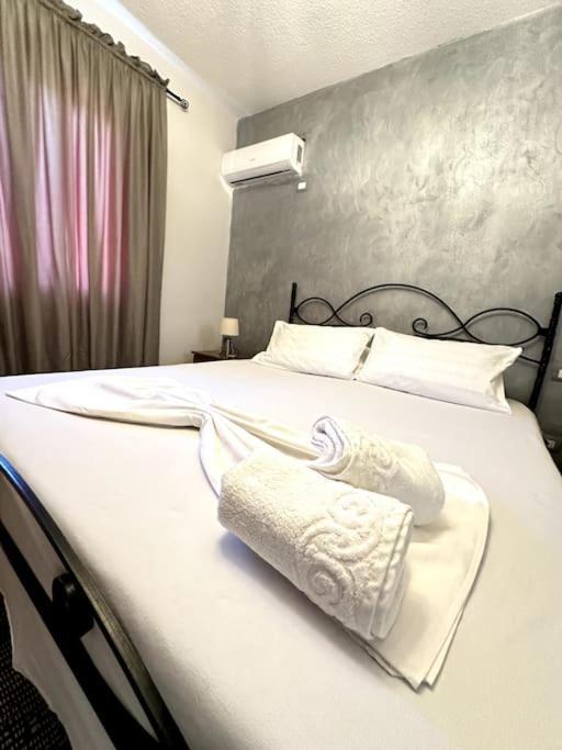 Great Apartament Near Lake & Blloku Area 地拉那 外观 照片