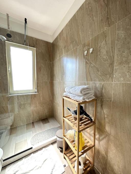 Great Apartament Near Lake & Blloku Area 地拉那 外观 照片
